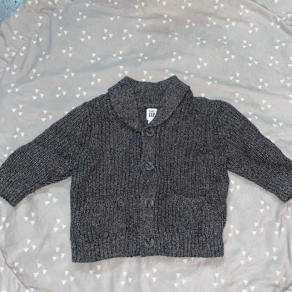 Gap gray knit sweater baby boy. Size 6-12 months